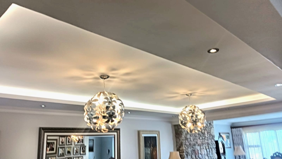 6 Bedroom Property for Sale in Gonubie Eastern Cape